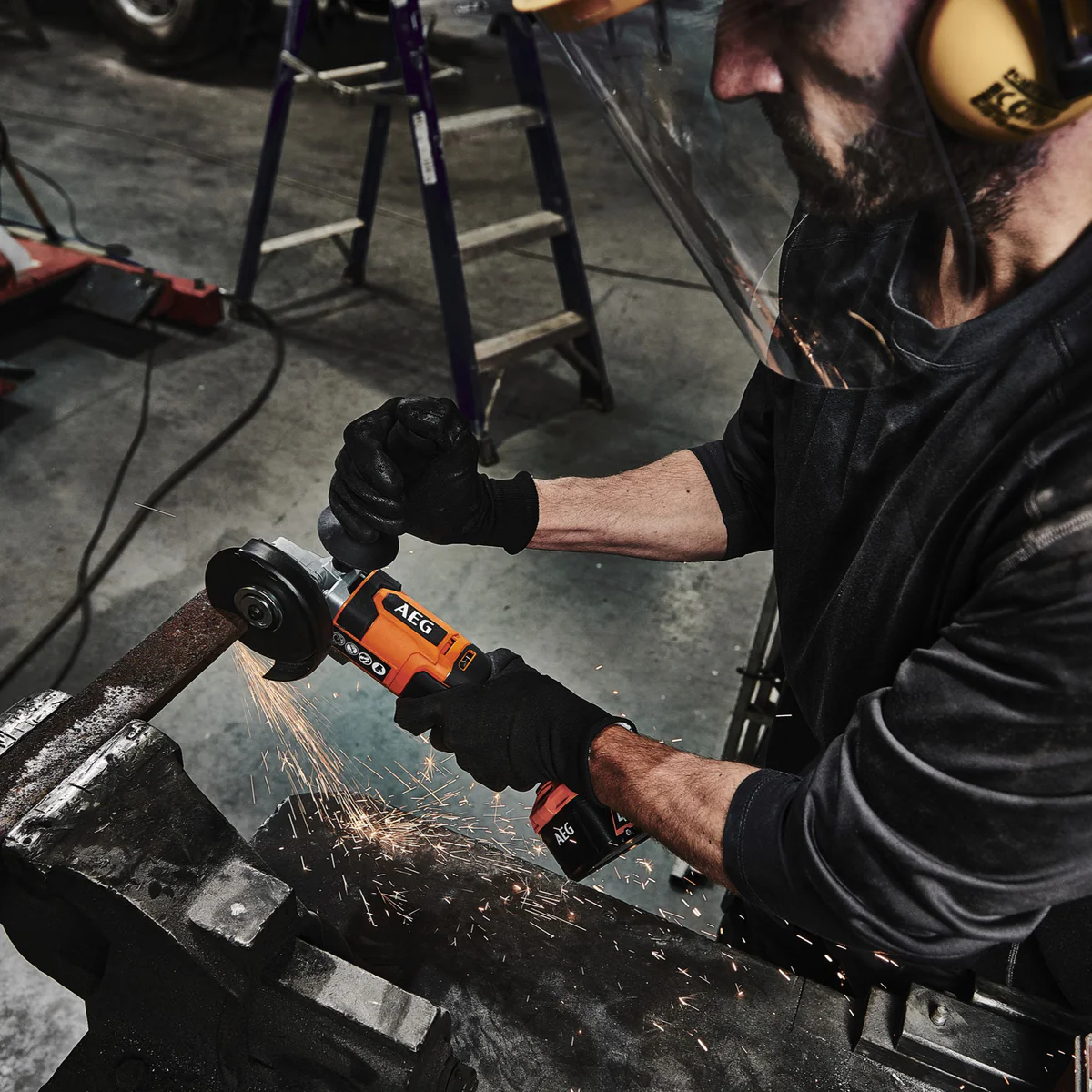 AEG 18V Angle Grinder Skin Only - 125mm - High Performance - Compact Design - Image 4