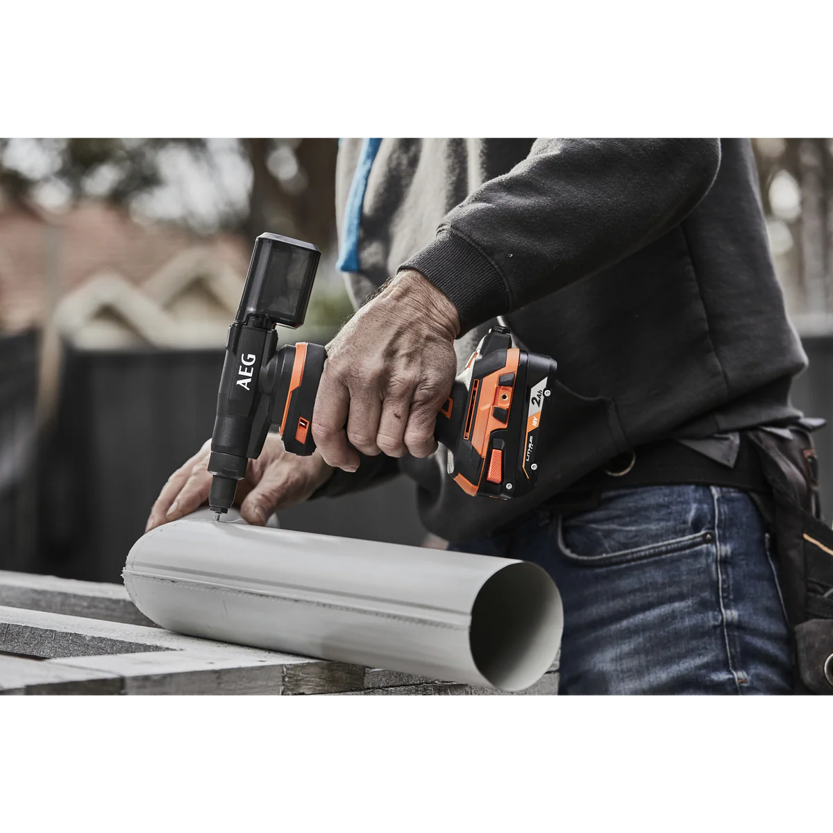 AEG 18V Compact Rivet Gun 4.8mm - 5Ah Kit - 11kN Pull Force - LED Light - Image 3