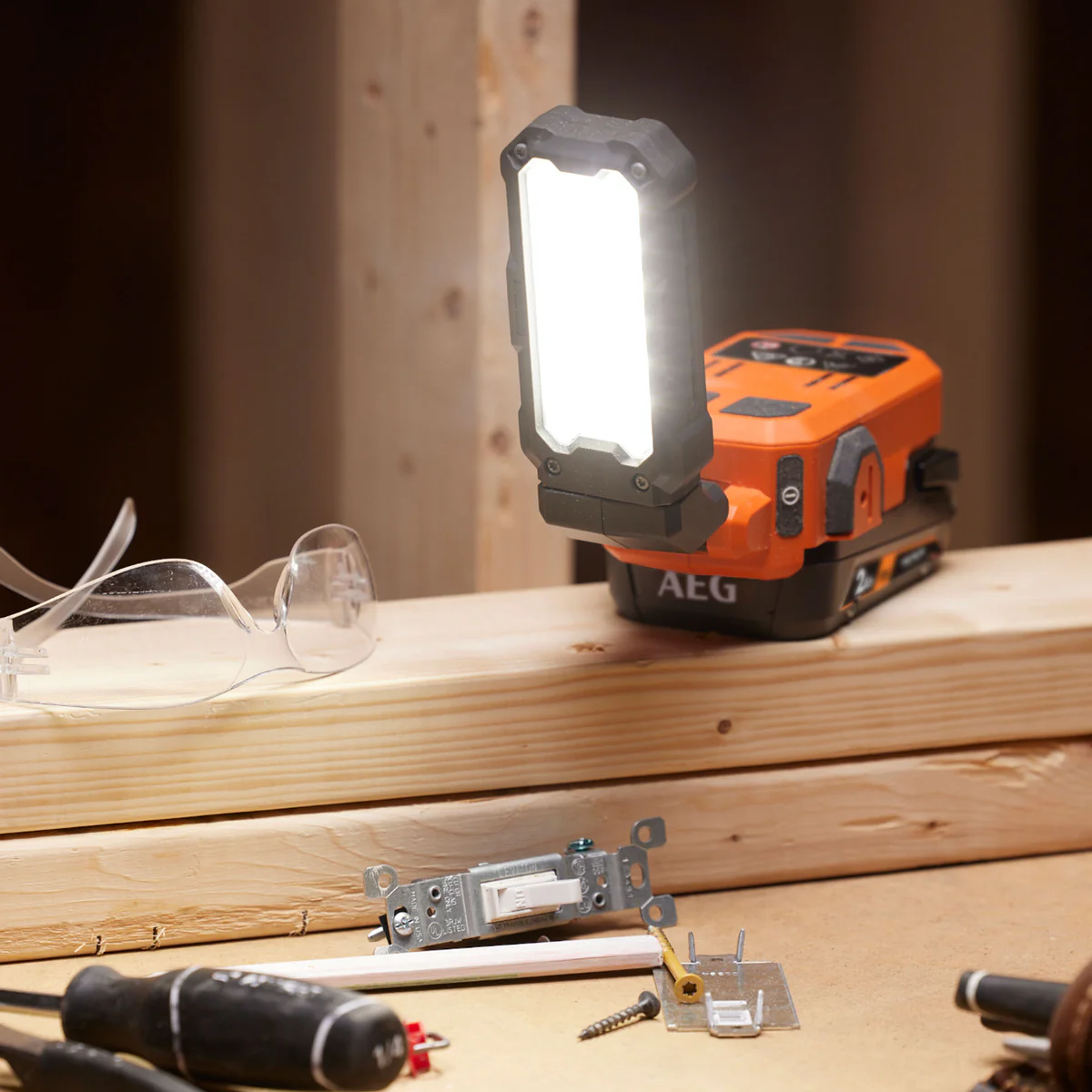 AEG 18V Magnetic Stick Light Skin Only - 450/850 Lumens - 270° Pivoting Head - Image 2