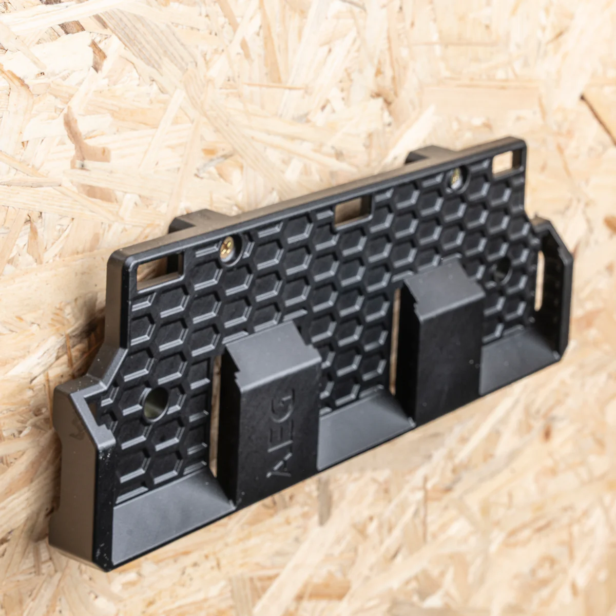 AEG 3 Port 18V Battery Holder - Holds 3 Batteries - High-Impact Resin - 114mm x 26mm x 294mm - Image 2