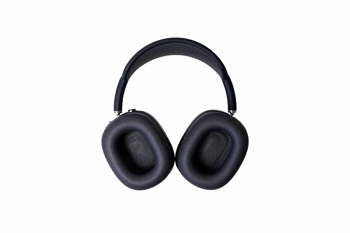 Apple AirPods Max Noise Cancelling Headphones, USB-C, Midnight - Image 4