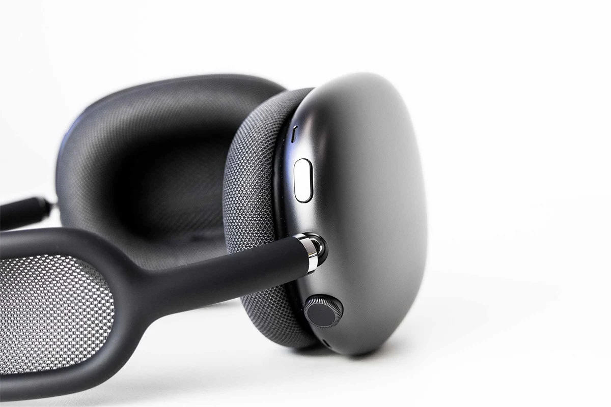 Apple AirPods Max Noise Cancelling Headphones, USB-C, Midnight - Image 7