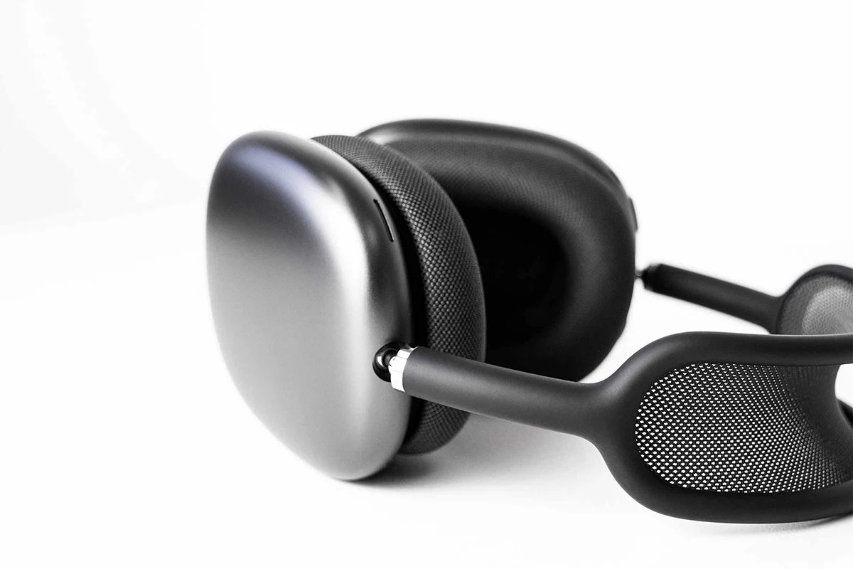 Apple AirPods Max Noise Cancelling Headphones, USB-C, Midnight - Image 8