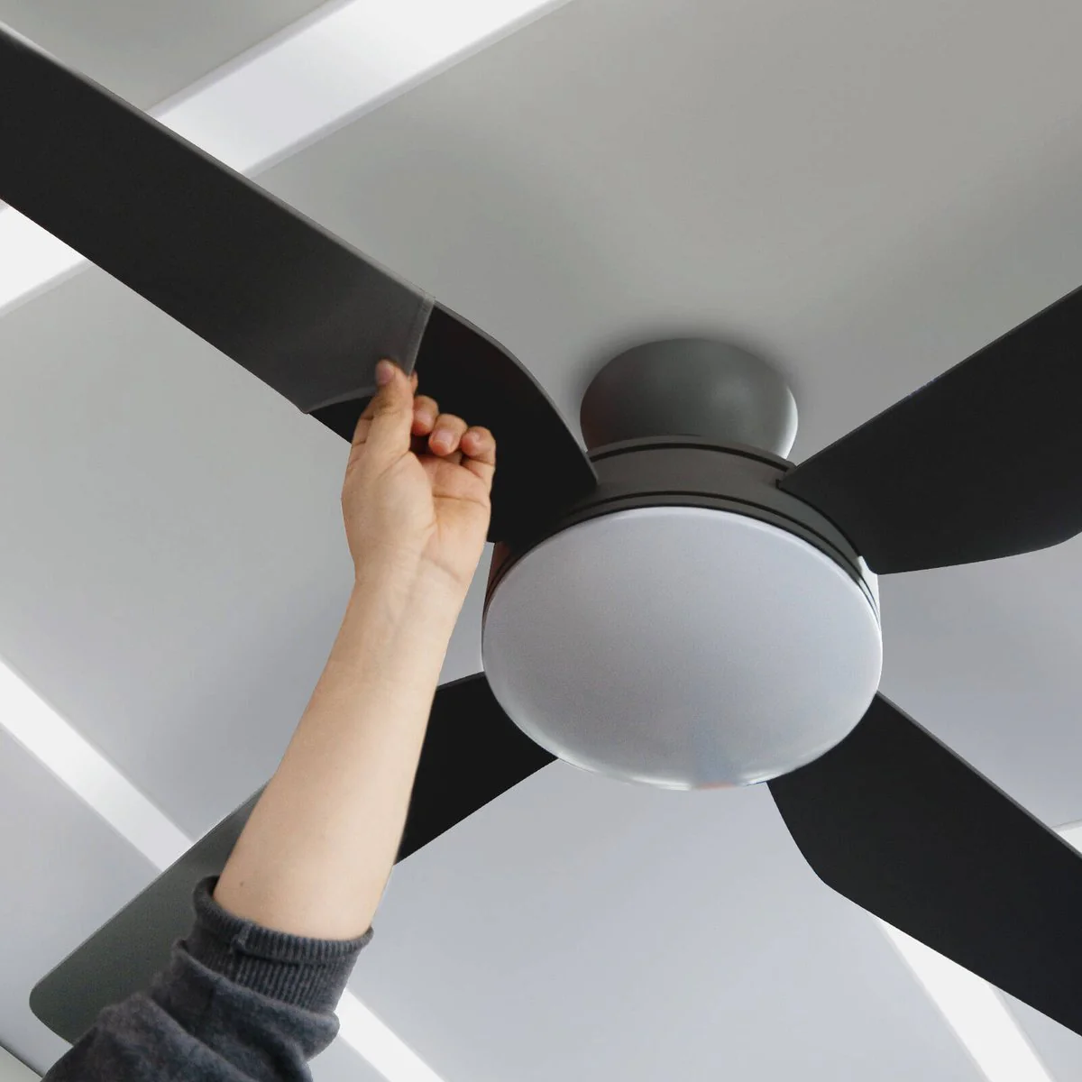 Arlec Ceiling Fan Sleeve 4 Pack - 120mm x 540mm - Black - Washable - Image 4