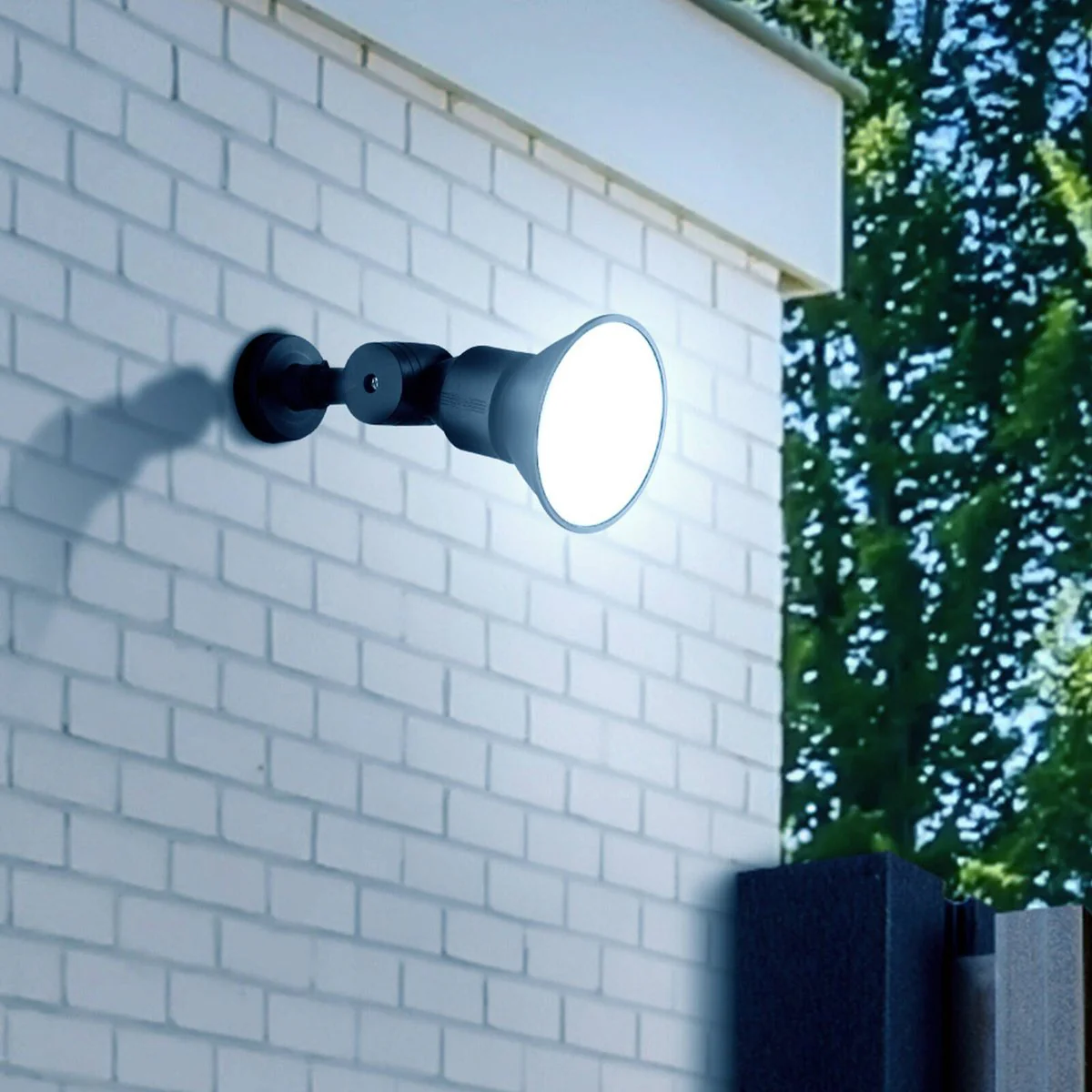 Arlec 10W LED Fixed Floodlight - 950 Lumens - IP44 Weather-Proof - Black & Grey - Image 4