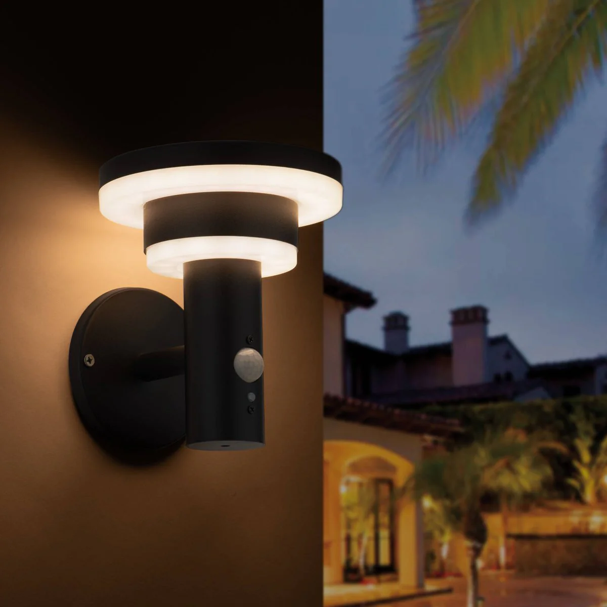 Arlec Solar LED Wall Light 18cm 400lm Black - Motion Sensor - IP44 Weatherproof - Image 5