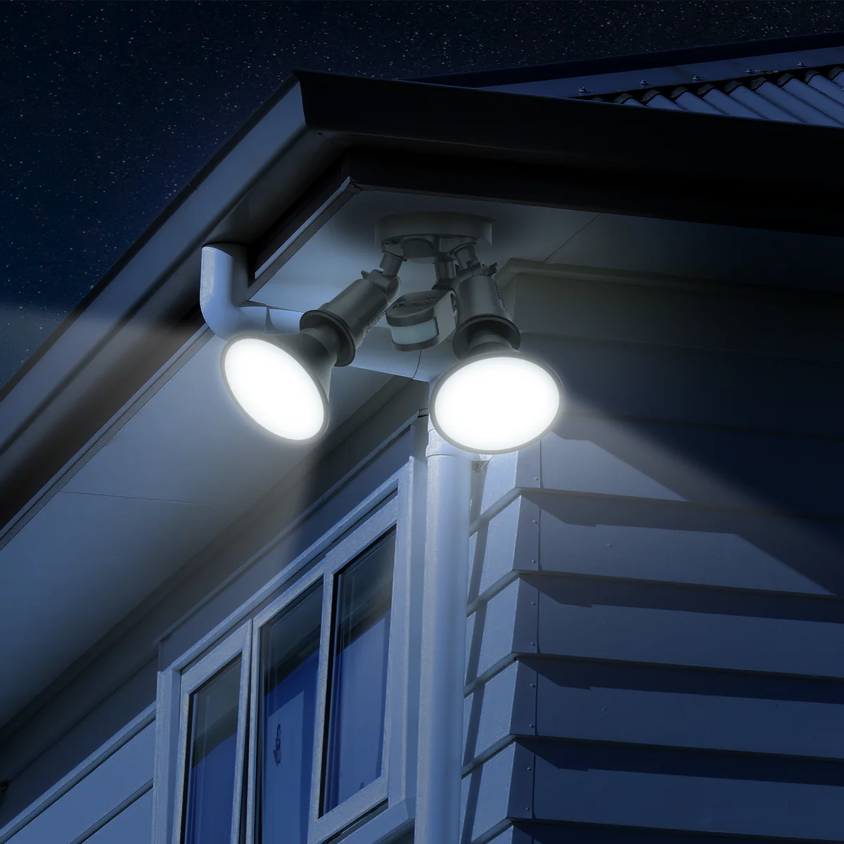 Arlec Twin Head Floodlight with Sensor - 2 x 10W - 1900 Lumens - Black - Image 5