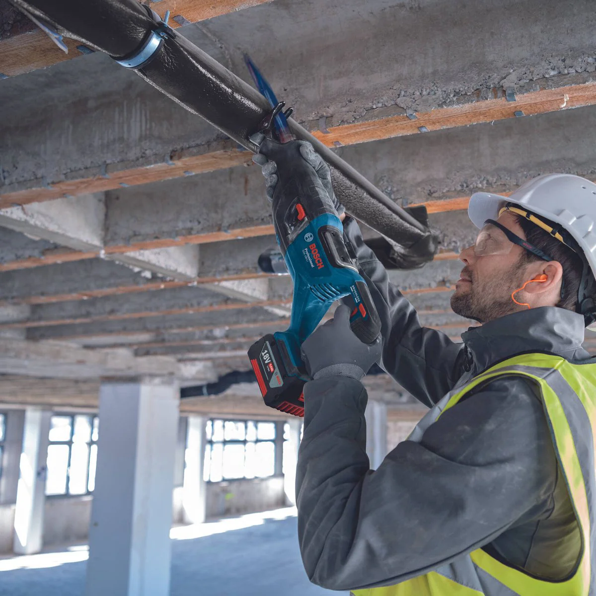 Bosch 18V Professional Biturbo Reciprocating Saw GSA 28mm - Skin Only - Lightweight - Toolless Blade Change - Image 3