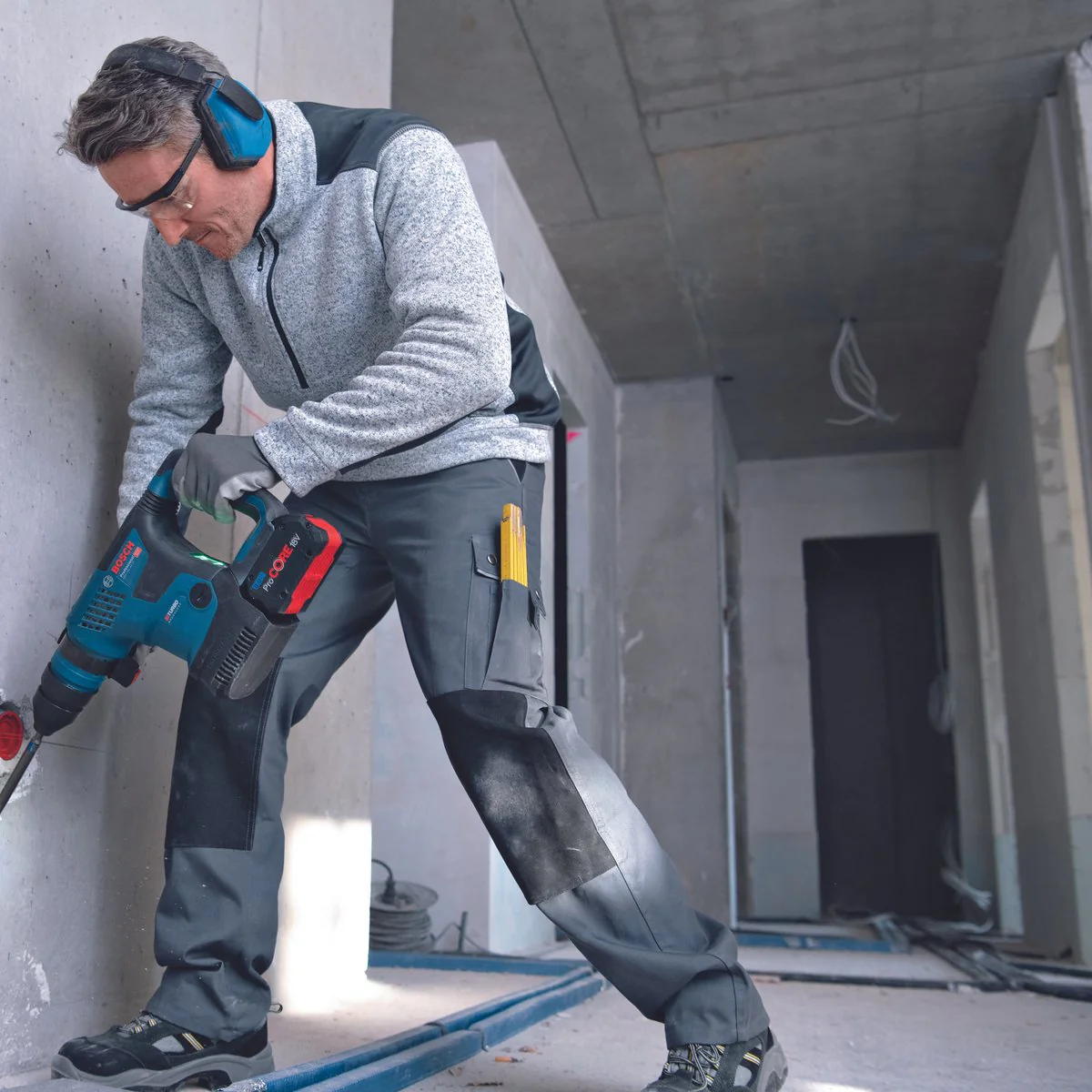 Bosch 18V Professional Biturbo Rotary Hammer 5.8J - Skin Only - 430mm x 250mm x 93mm - Image 3