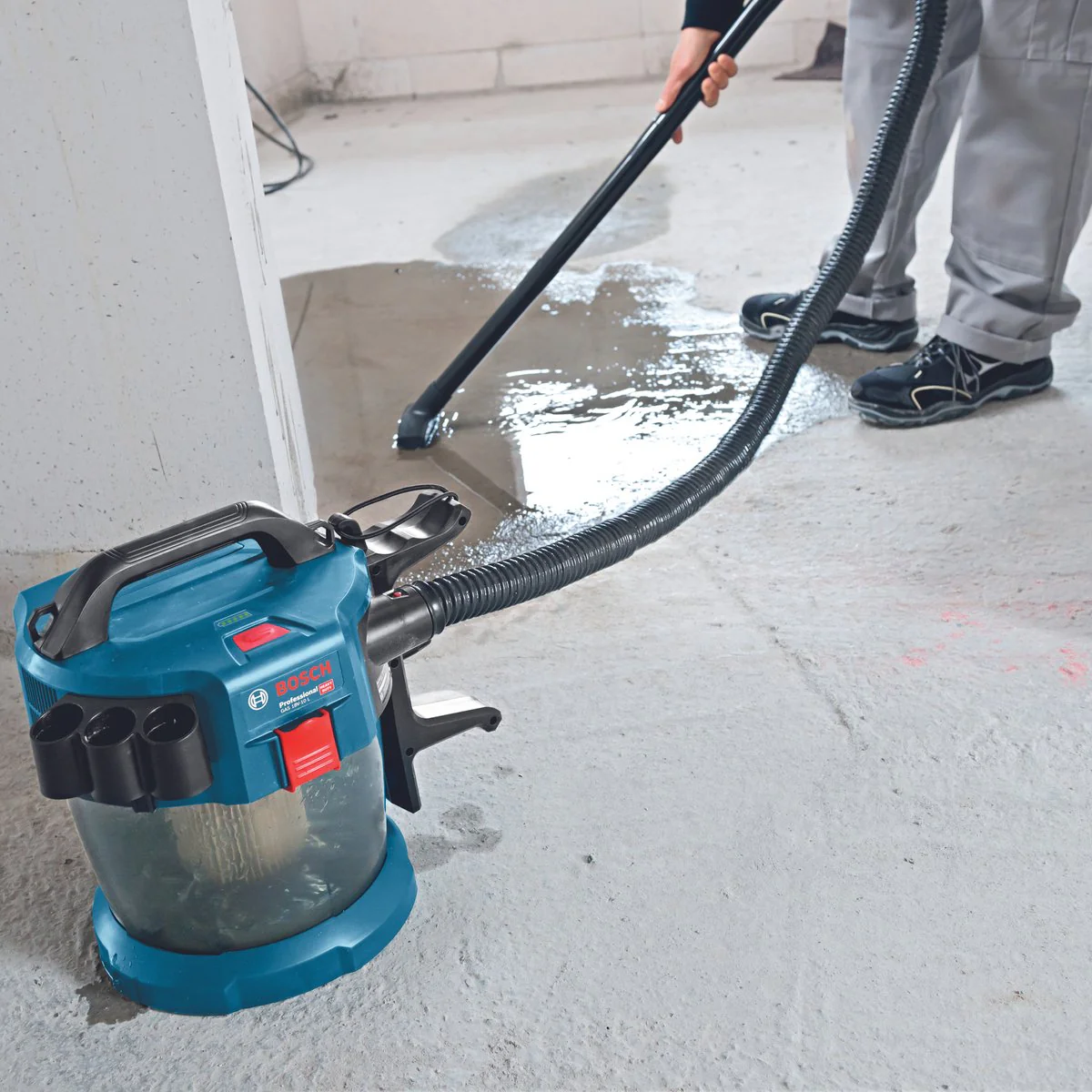 Bosch 18V Professional Wet and Dry Vacuum - 10L - Cordless - Lightweight - Image 3