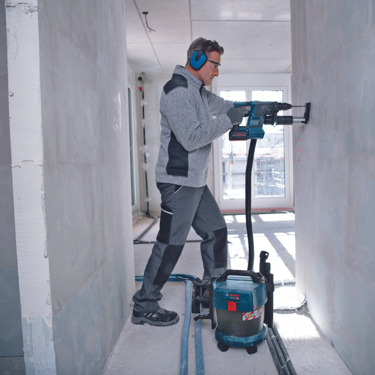 Bosch 18V Professional Wet and Dry Vacuum - 10L - Cordless - Lightweight - Image 5