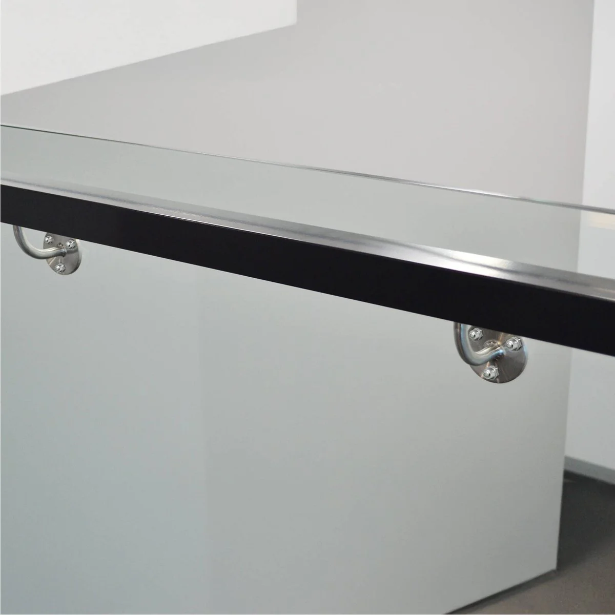 Carinya Stainless Steel Flat Top Curved Handrail Bracket - 70mm x 90mm x 95mm - Silver - Image 3
