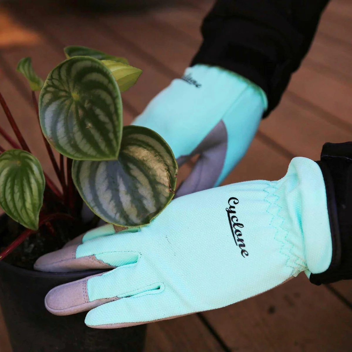 Cyclone Flexitec Garden Gloves - Medium - Synthetic Leather - Abrasion Resistant - Image 3