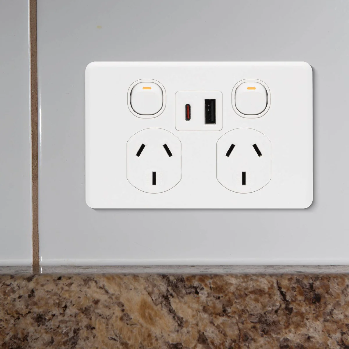 Deta Double Power Point x6 250mm White - USB A+C PD 20W Fast Charging - Image 3