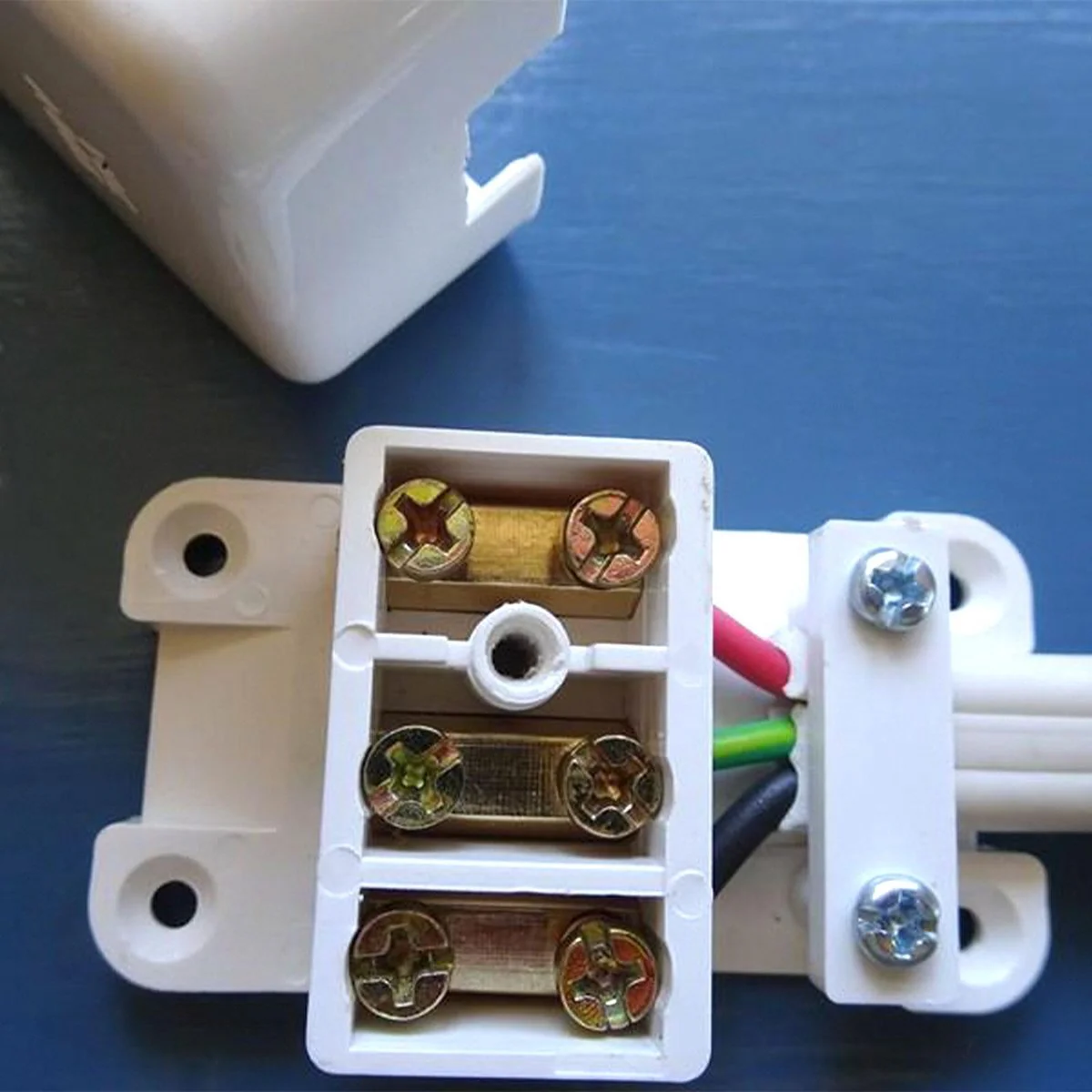 DETA Small Junction Box - 42mm x 25mm x 73mm - Polycarbonate - 10 Pack - Image 2