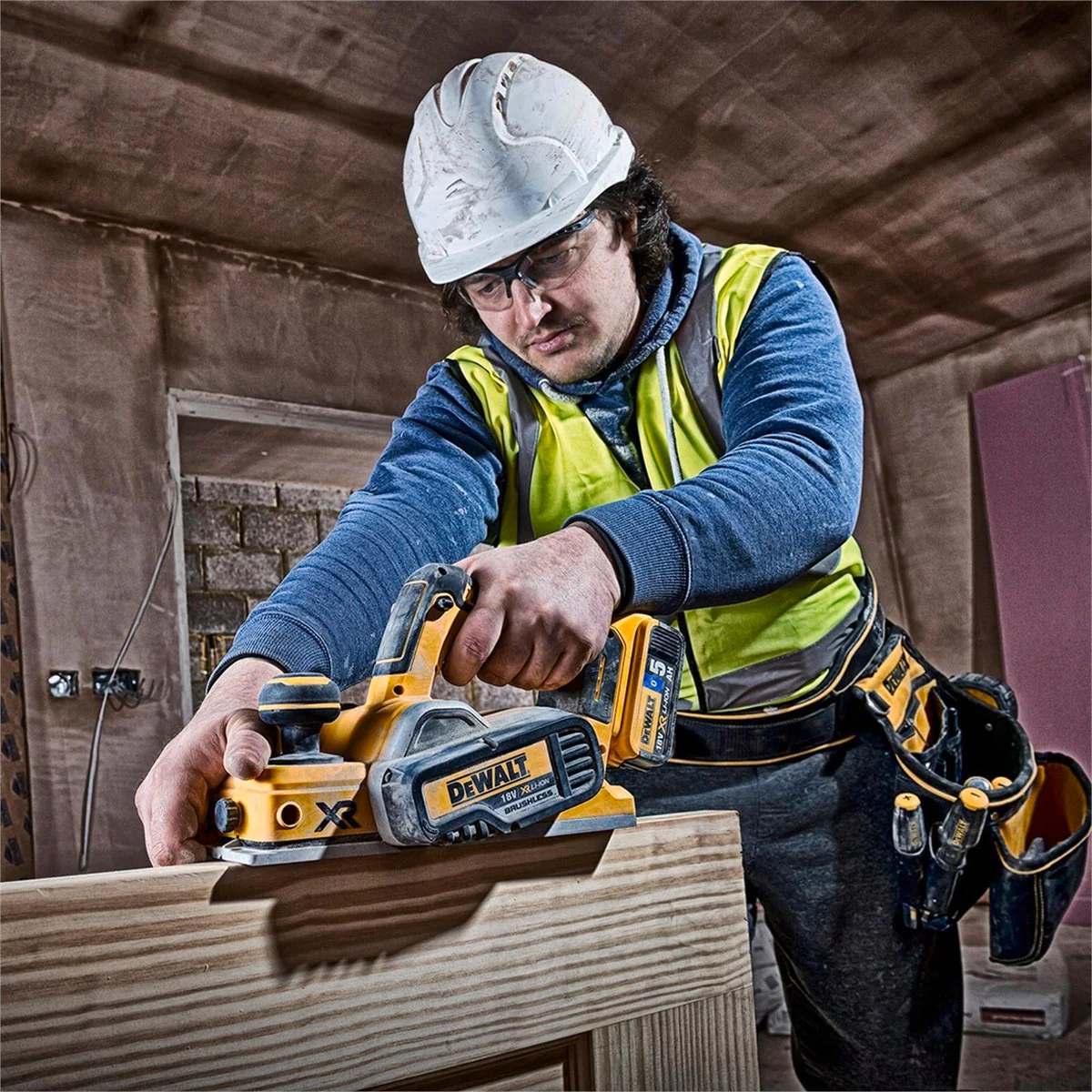 DeWALT 18V Li XR Cordless Brushless Planer DCP580N-XE - 2.0mm Depth - Yellow - Image 3