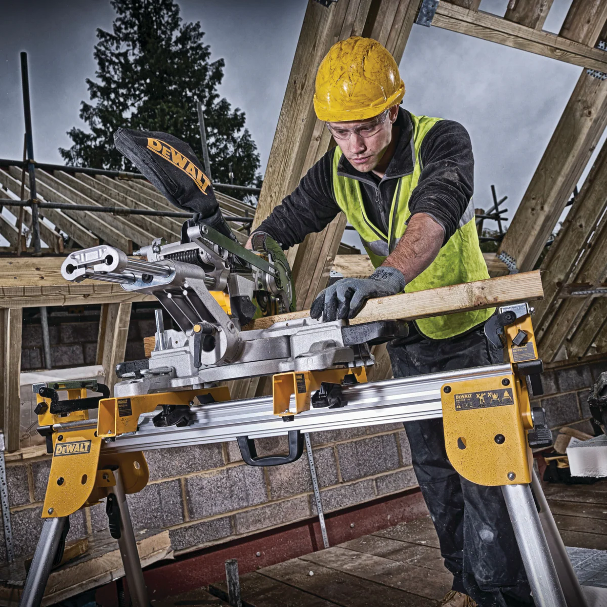DEWALT 18V XR Cordless Sliding Mitre Saw DCS365N-XE - 184mm - Skin Only - Accurate Cuts - Image 5