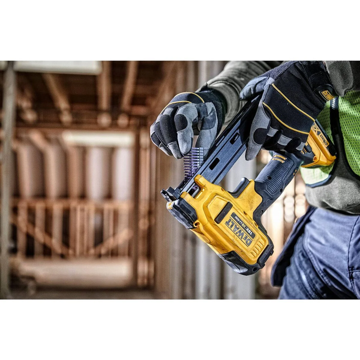 Dewalt 18V XR Electricians Stapler DCN701N-XJ - Cordless - Compact 200mm - Image 3