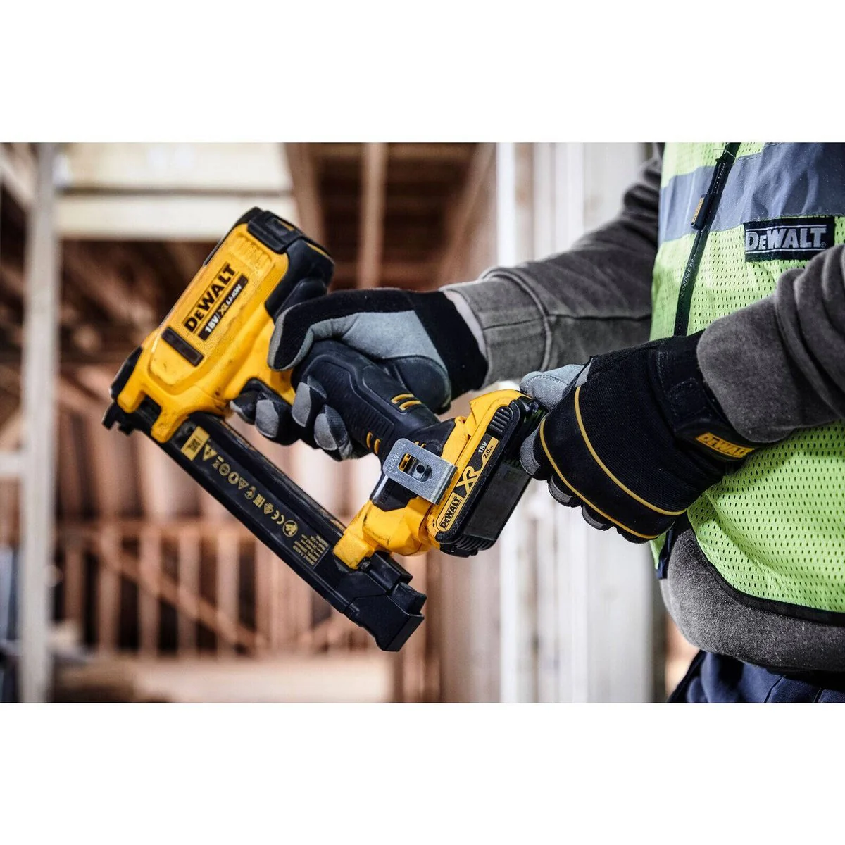 Dewalt 18V XR Electricians Stapler DCN701N-XJ - Cordless - Compact 200mm - Image 4