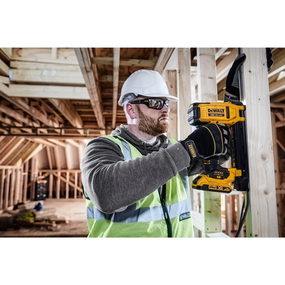 Dewalt 18V XR Electricians Stapler DCN701N-XJ - Cordless - Compact 200mm - Image 5