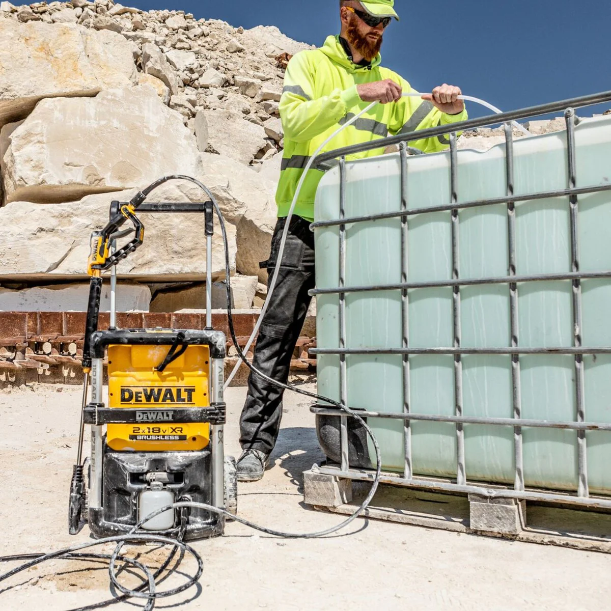 DeWALT 2 x 18V XR Pressure Washer Skin Only - Cordless - 1600 PSI - 6m Hose - Image 4