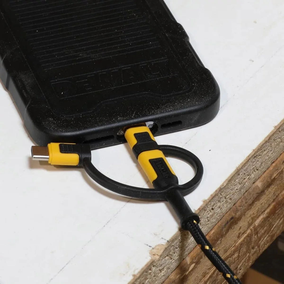 Dewalt 3-in-1 Charging Cable - 1.8m - Kevlar Reinforced - Quick Charging - Image 3