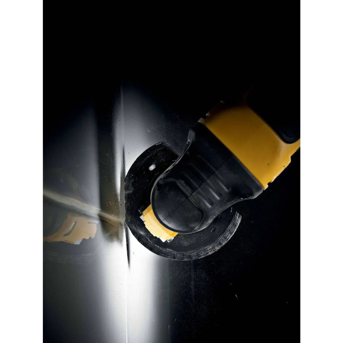 Dewalt 3mm Oscillating Multi Tool Carbide Grout Removal Blade - 1 Piece - Durable, Universal Fit - Image 3