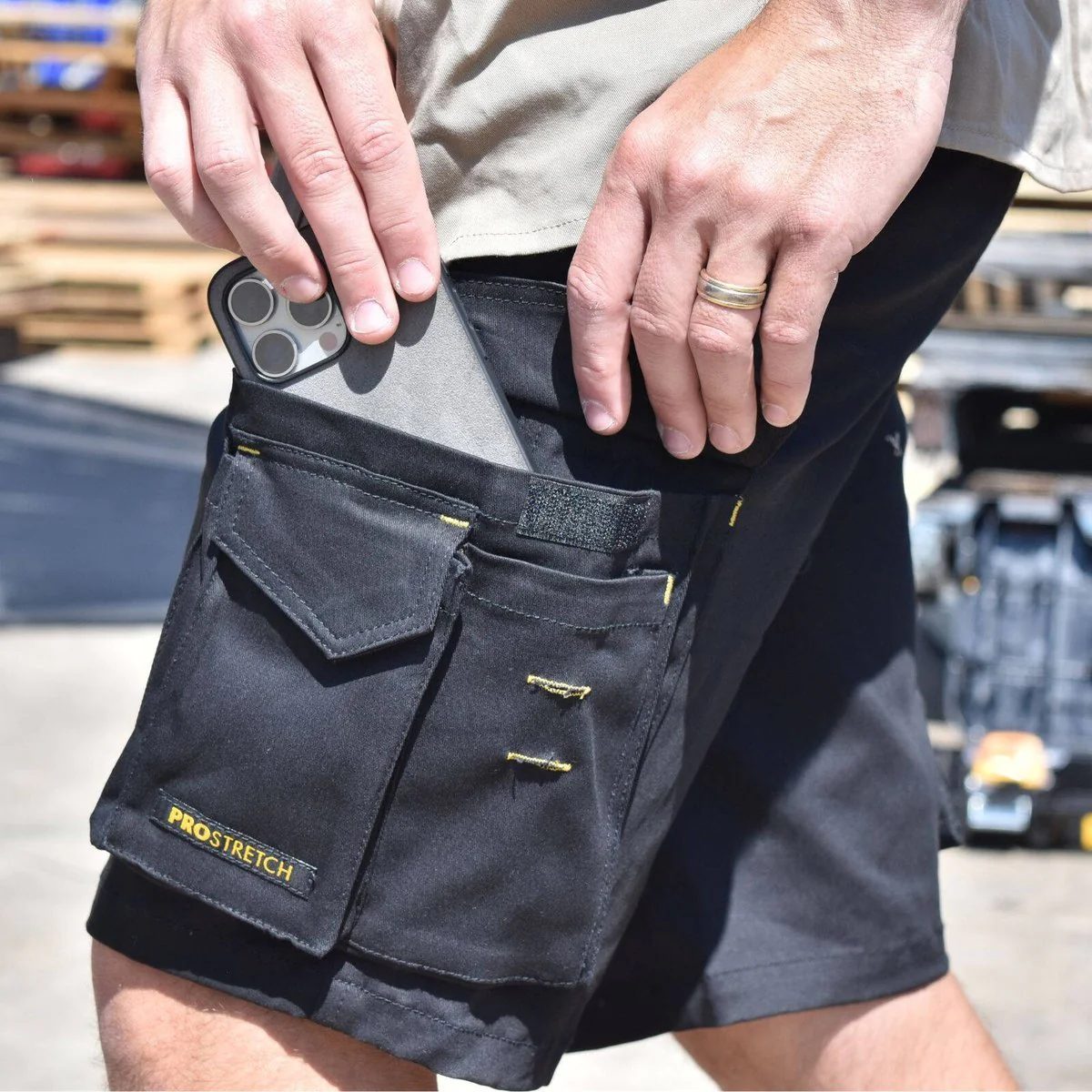 Dewalt Black Bennington Prostretch Shorts Size 38 - 360° Flexibility - UPF 50+ - Image 5