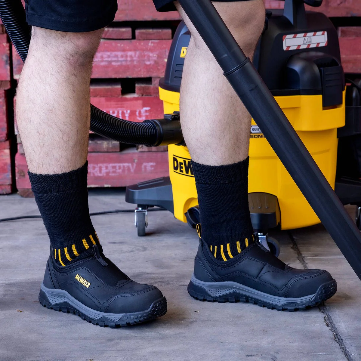 Dewalt Black Stride Safety Work Shoe Size 11 - Water Resistant - SRC Anti-Slip - Image 3