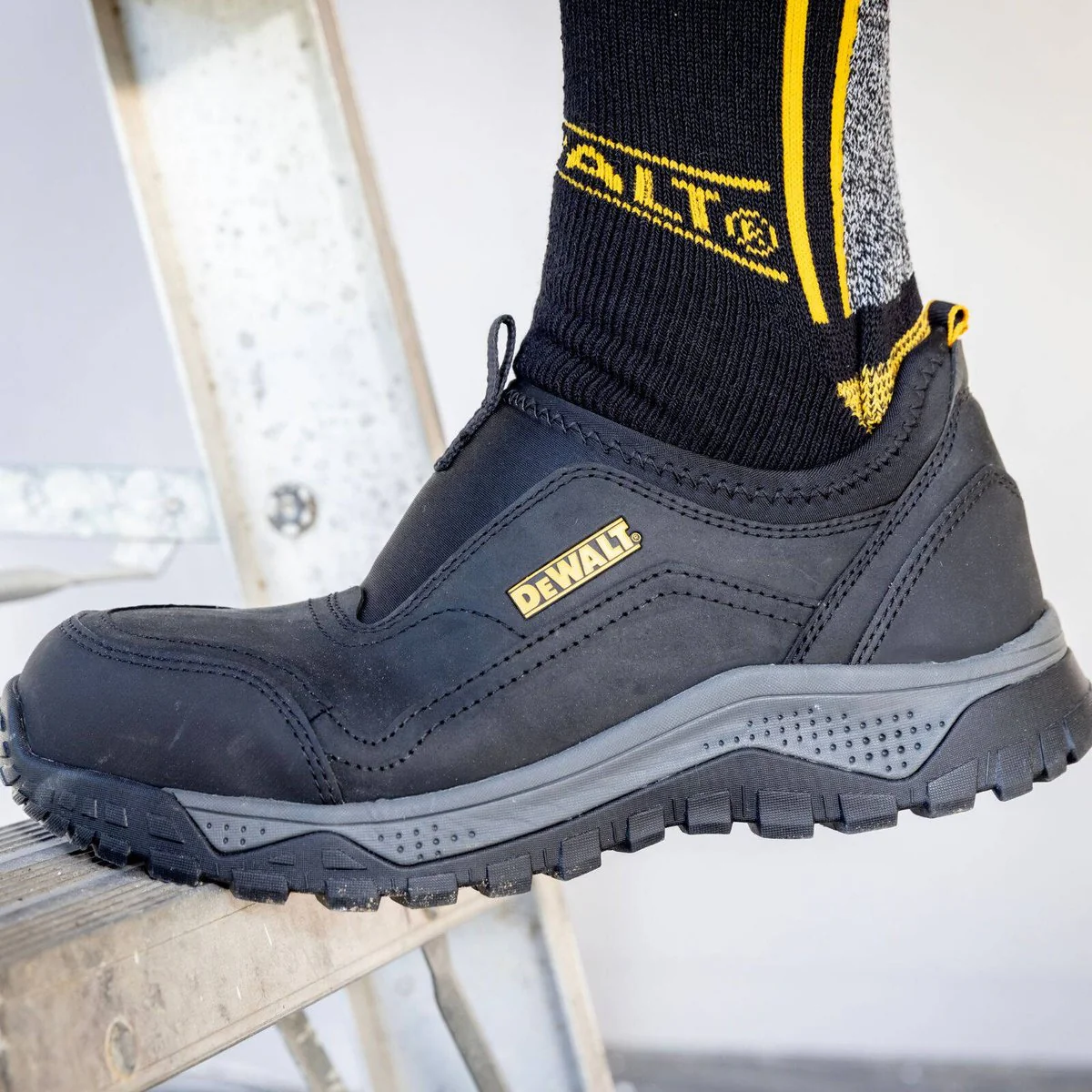 Dewalt Black Stride Safety Work Shoe Size 11 - Water Resistant - SRC Anti-Slip - Image 5