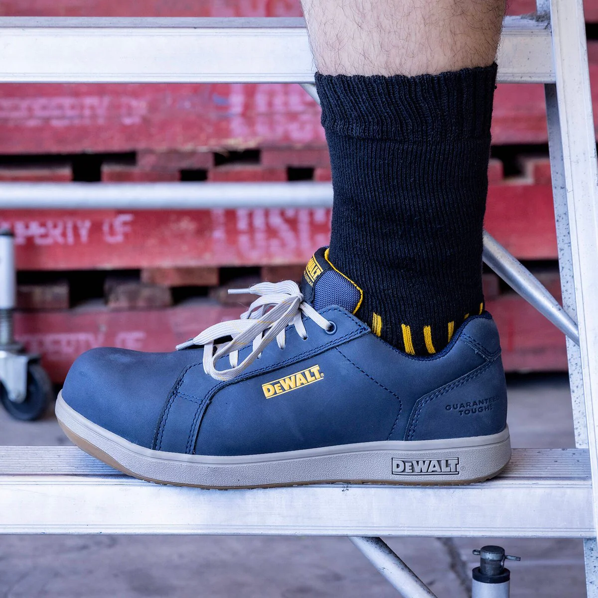 Dewalt Milbank Safety Work Shoe Size 8 - Navy - Water-Resistant - Comfort - Image 3