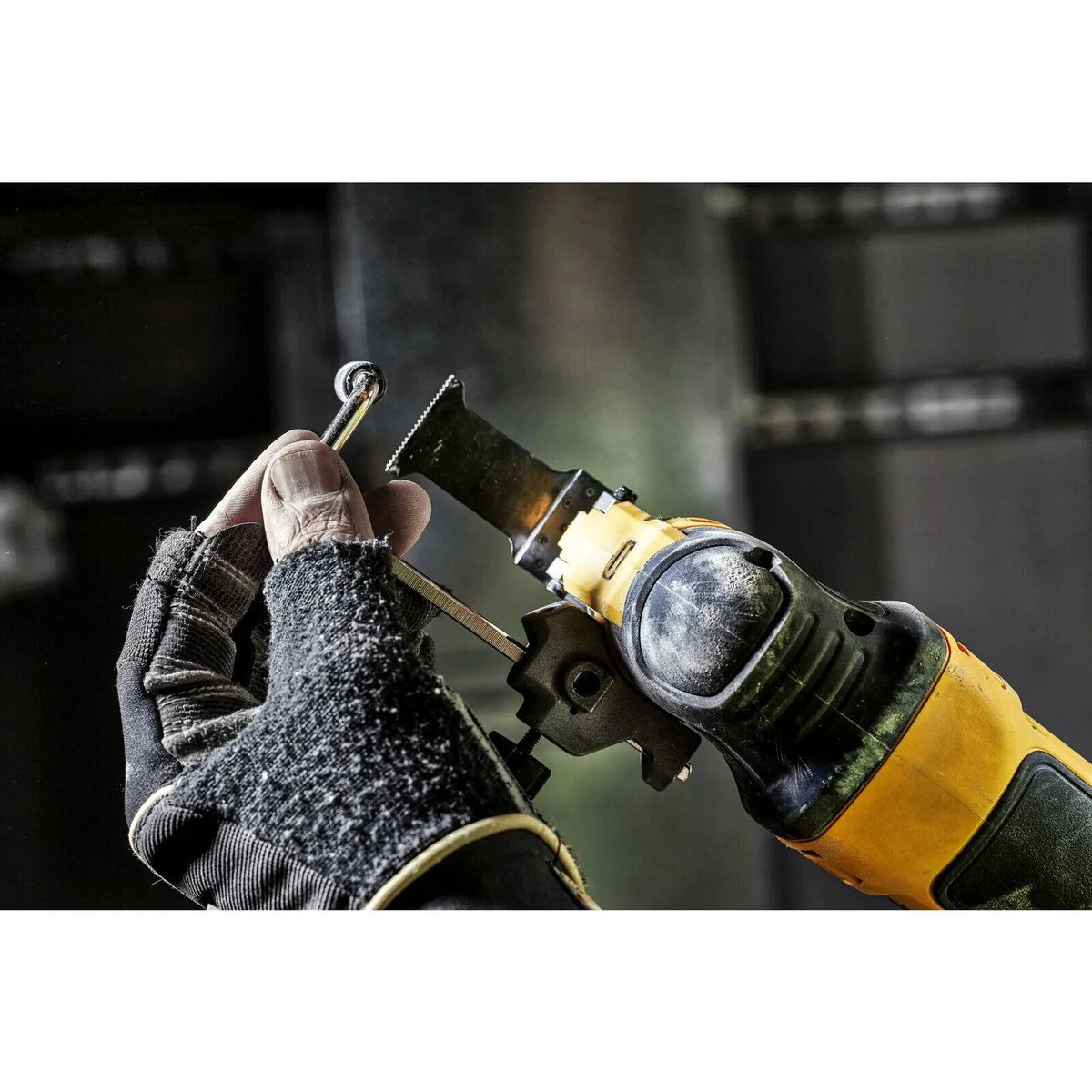 Dewalt Oscillation Blade - 31mm x 43mm - HSS Teeth - Universal Fitment - Image 3