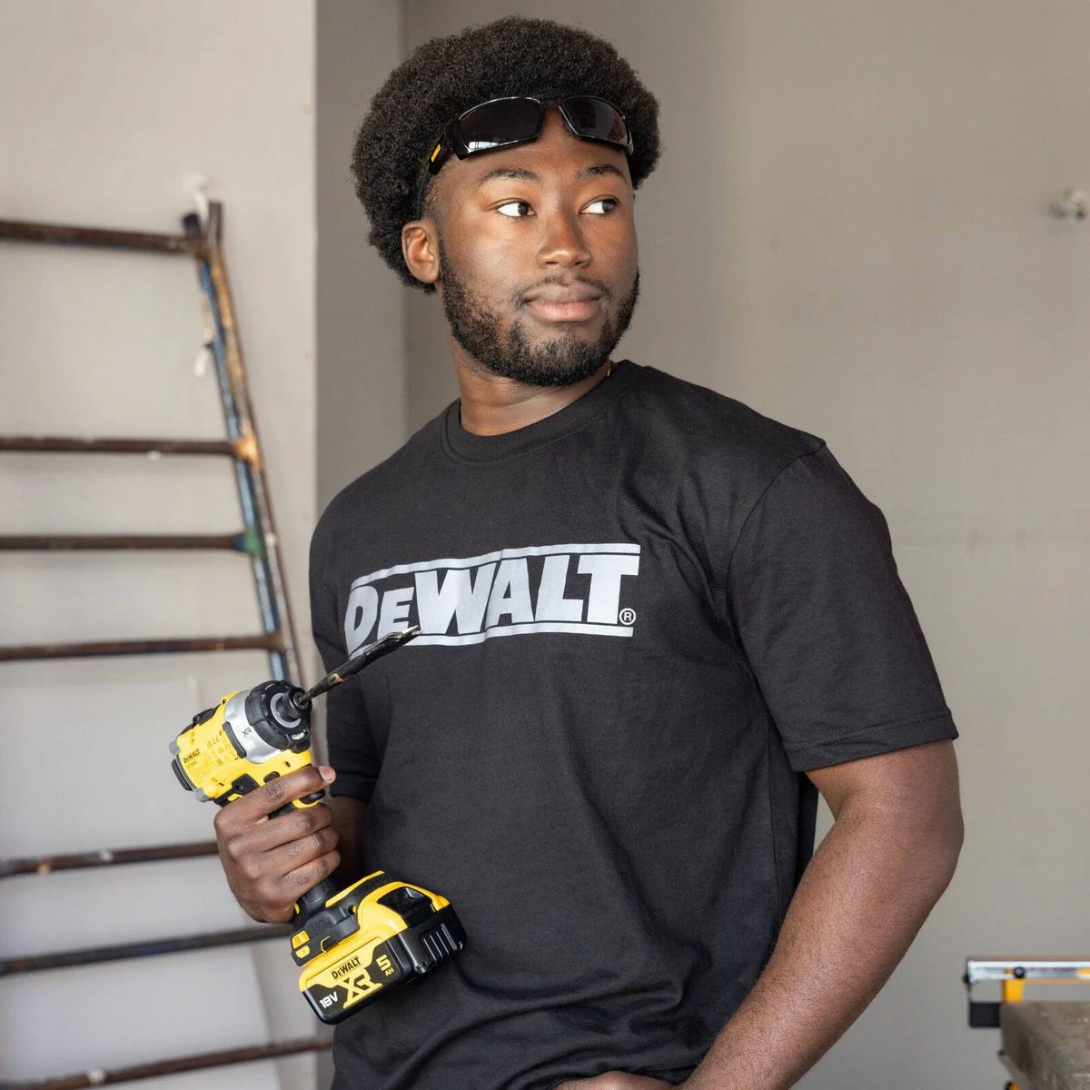 DEWALT Oxide Black Crew Neck Shirt M - Durable Cotton Blend - UPF 50+ - Image 2