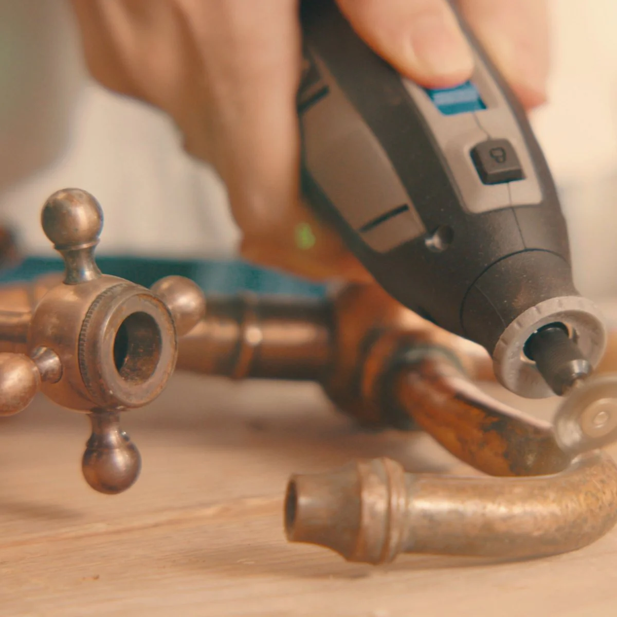 Dremel 8240 Cordless Rotary Tool Kit - 12V - Ergonomic Design - Versatile - Image 5