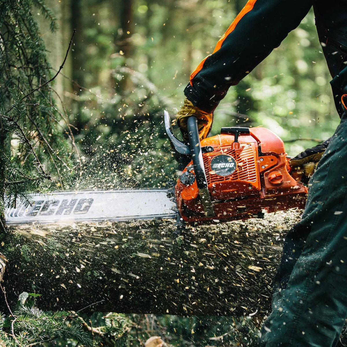 Echo 500mm 59.8cc 2 Stroke Petrol Chainsaw - 20" Guide Bar - Orange - Powerful & Efficient - Image 3