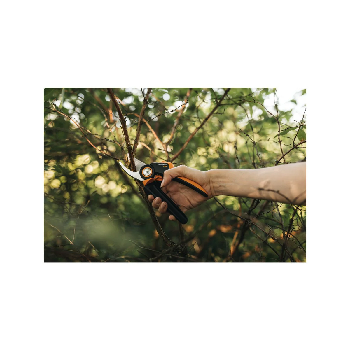 Fiskars Powergear Bypass Pruner P921 - 201mm - 3x Cutting Power - Ergonomic Handle - Image 3