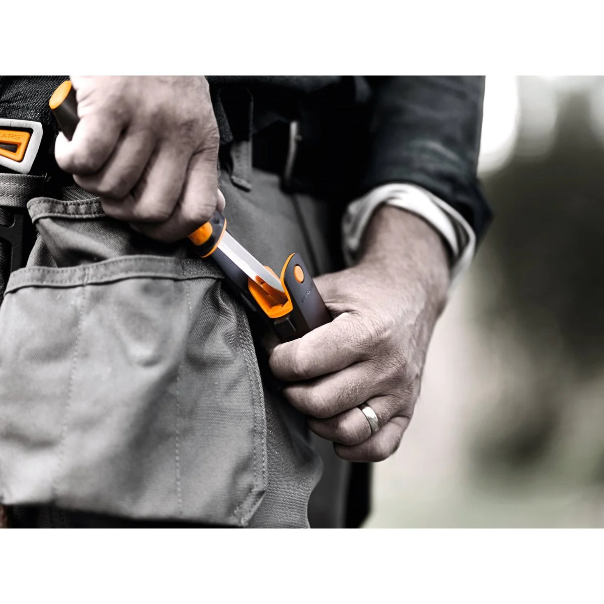 Fiskars Staysharp Chisel - 80mm - Stainless Steel - Ergonomic Handle - Image 3