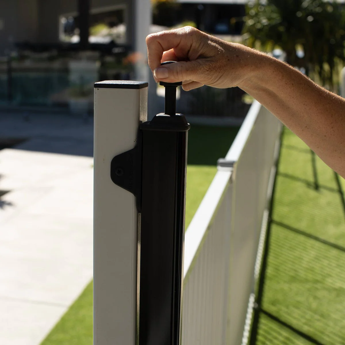 G8Safe Pool Gate Latch - 110mm x 550mm - Plastic - Key Lockable - Image 3