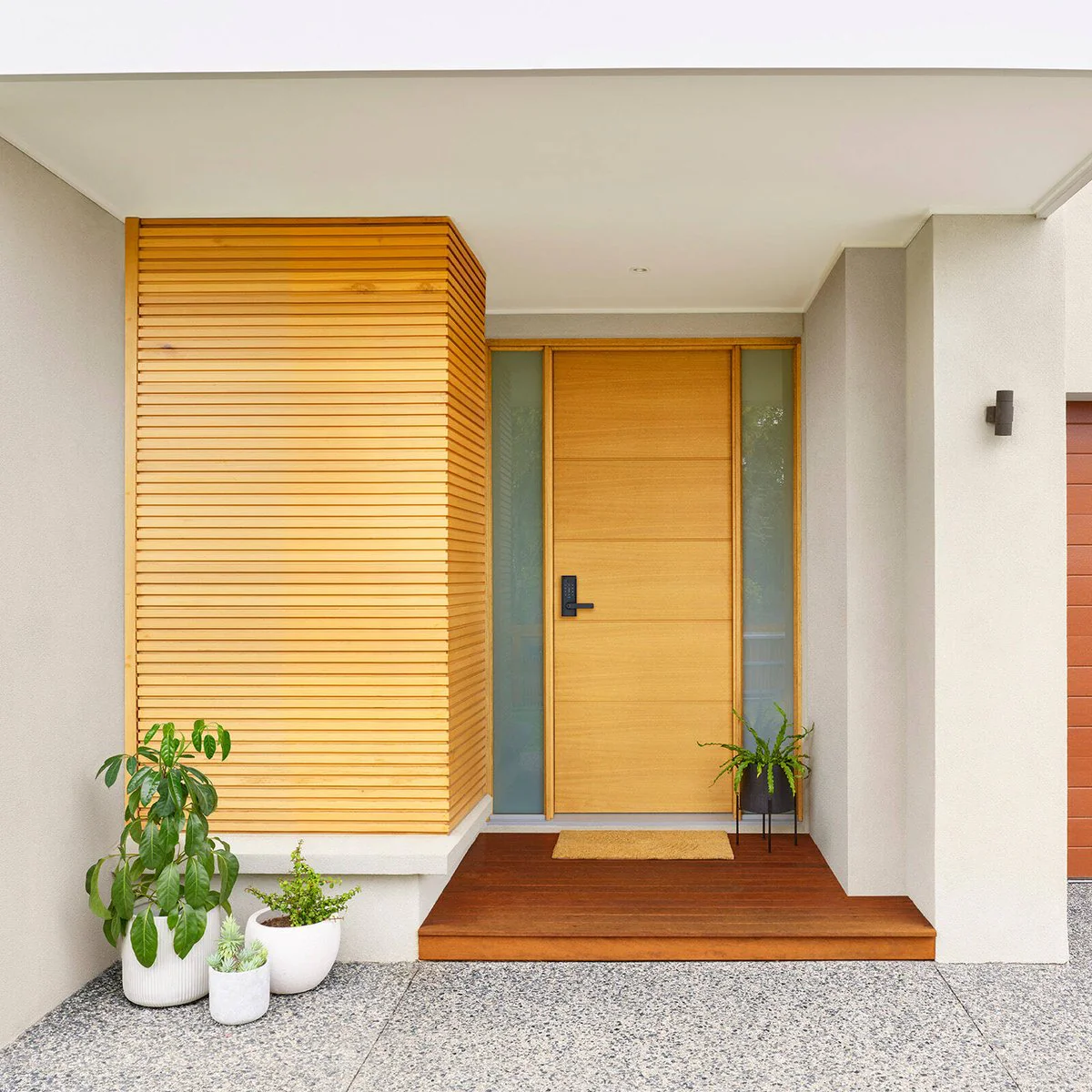 Gainsborough Mode Smart Entrance Lever Lock - Graphite - RFID, Fingerprint, Keypad - 115mm x 230mm x 52mm - Image 4