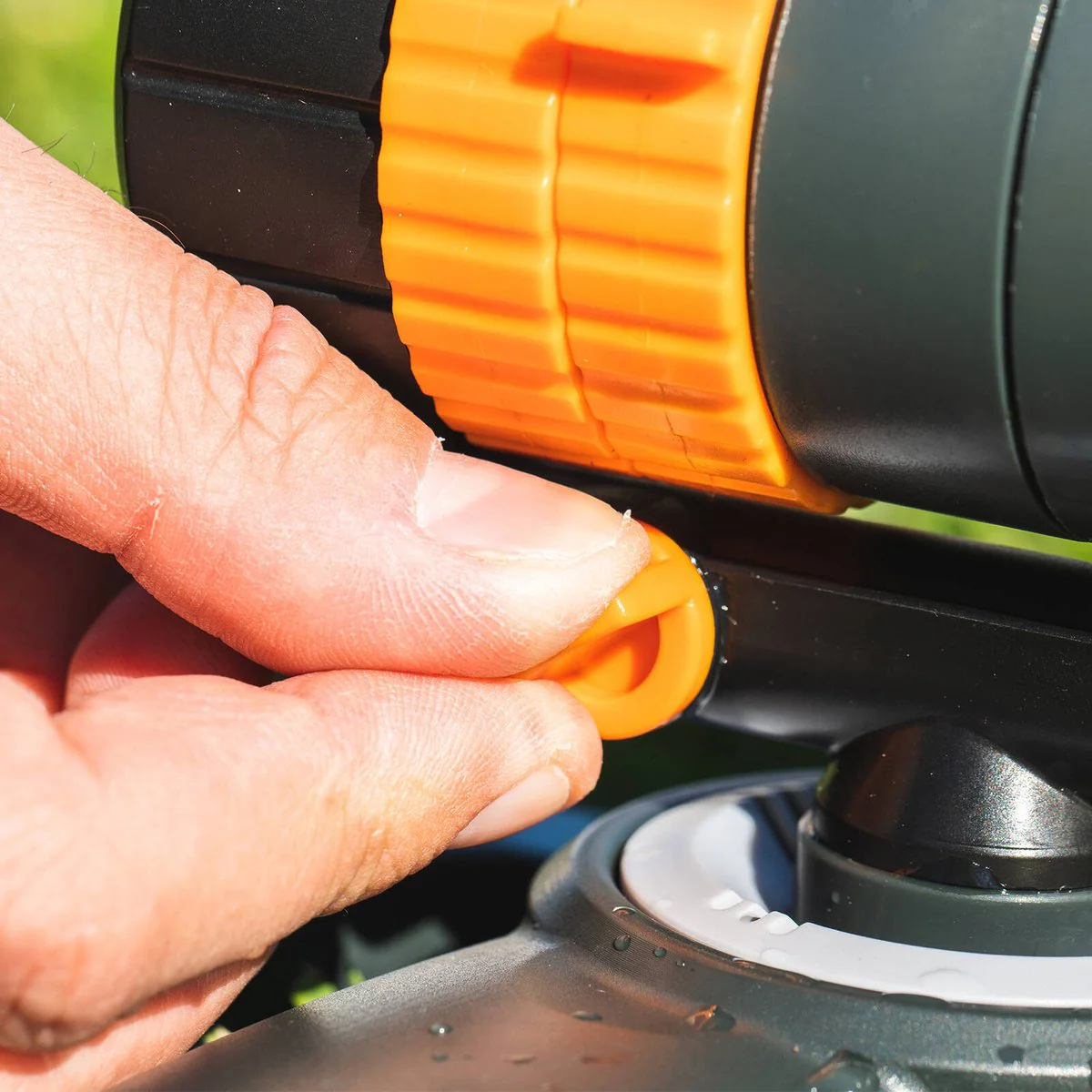 Holman Mini Oscillator Sprinkler on Base - 360m² Coverage - Durable Plastic - Image 3