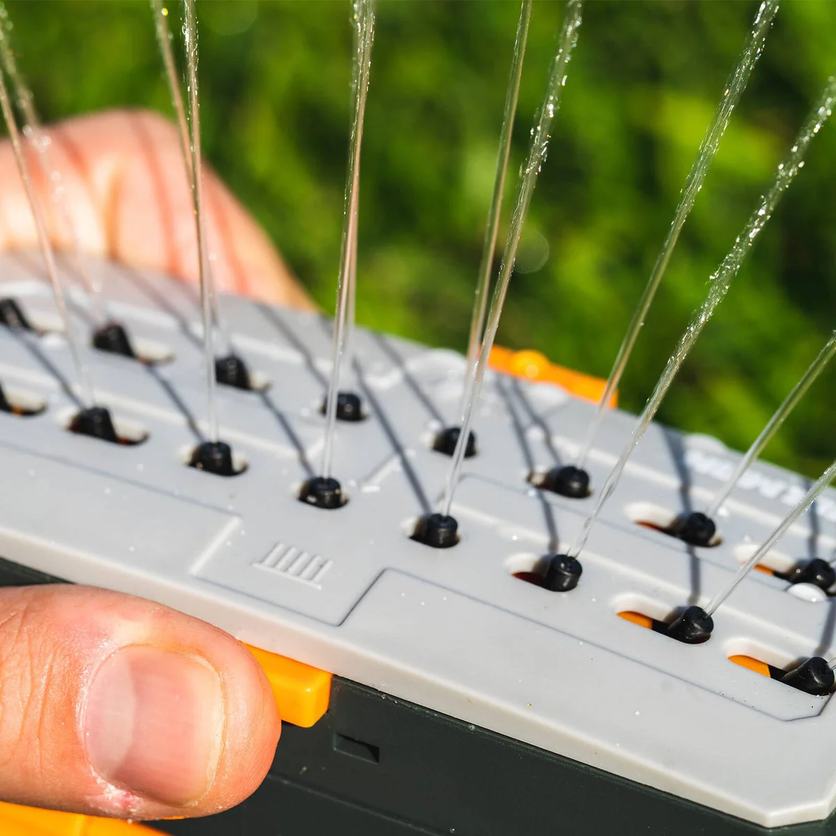 Holman Mini Oscillator Sprinkler on Base - 360m² Coverage - Durable Plastic - Image 5
