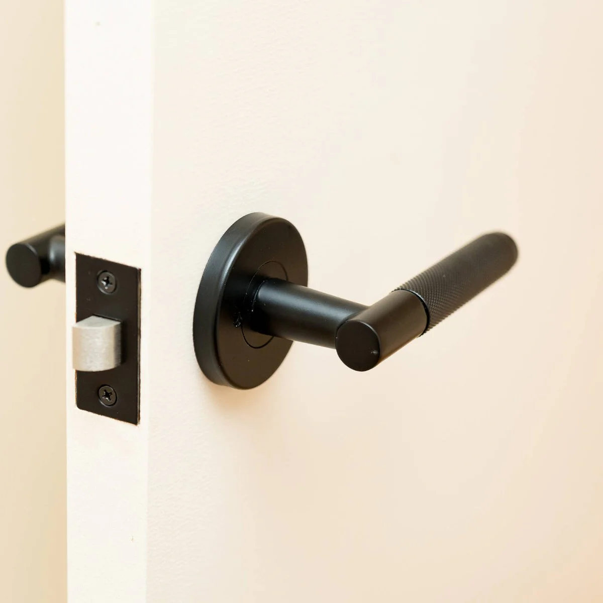 Ikonic Black Matte Knurled Passage Lever Set - 1 Pack - 1125mm x 65mm - Stylish Design - Image 5