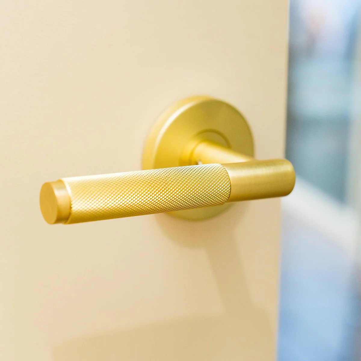 Ikonic Brushed Brass Knurled Passage Lever Set - 1 Pack - 1125mm x 65mm - Adjustable Latch - Image 4