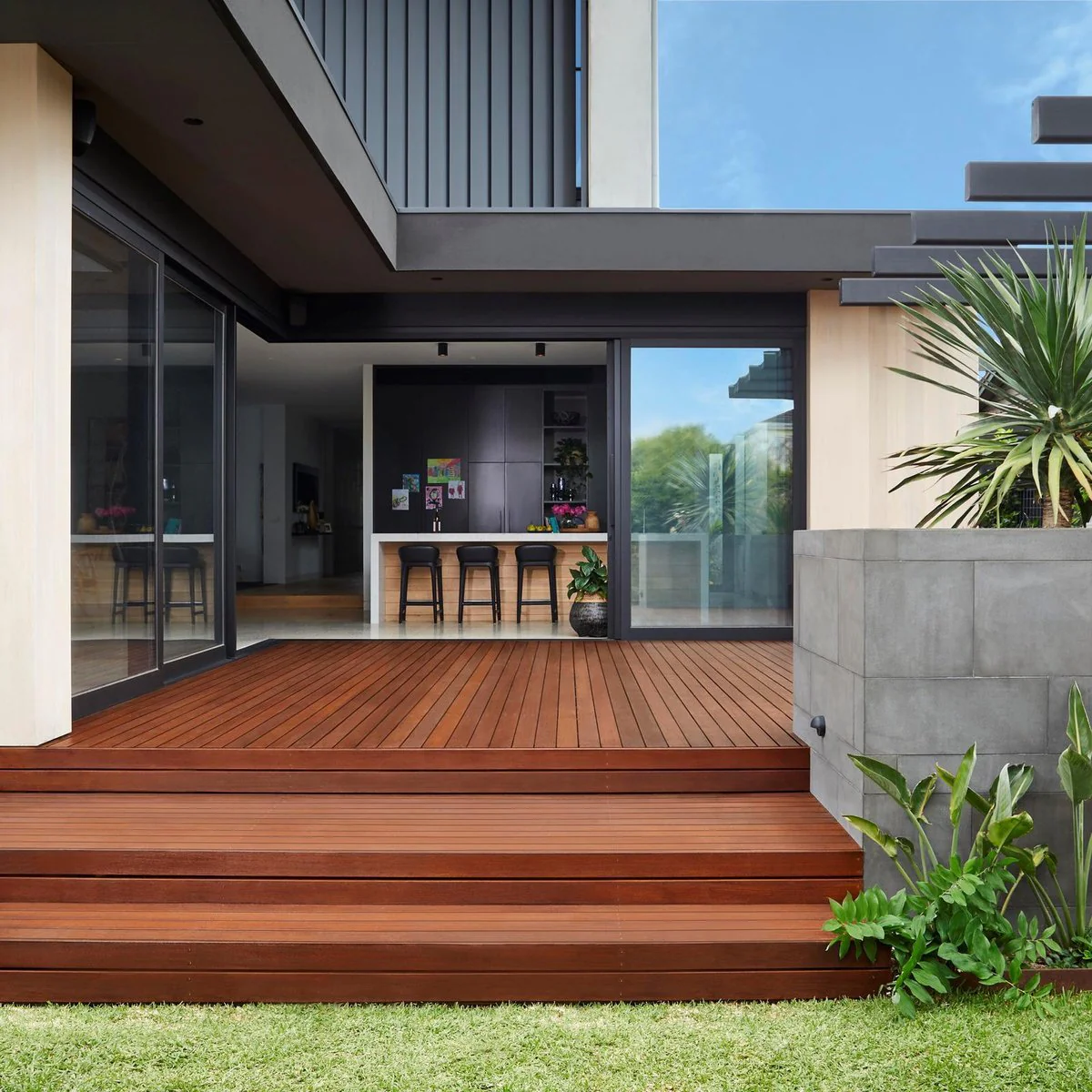 Intergrain Timber Decking Oil - 4L - Natural - Water Based - High Traffic - Image 5