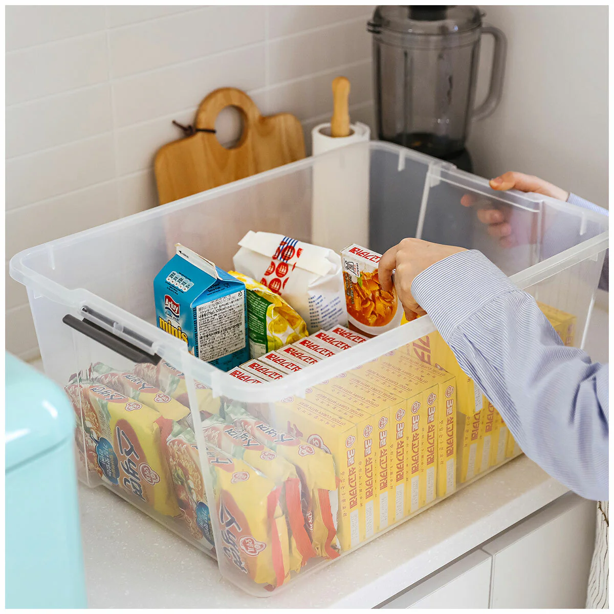 IRIS Buckle-Up Storage 42L Capacity 3 Pack Clear Stackable Plastic - Image 6