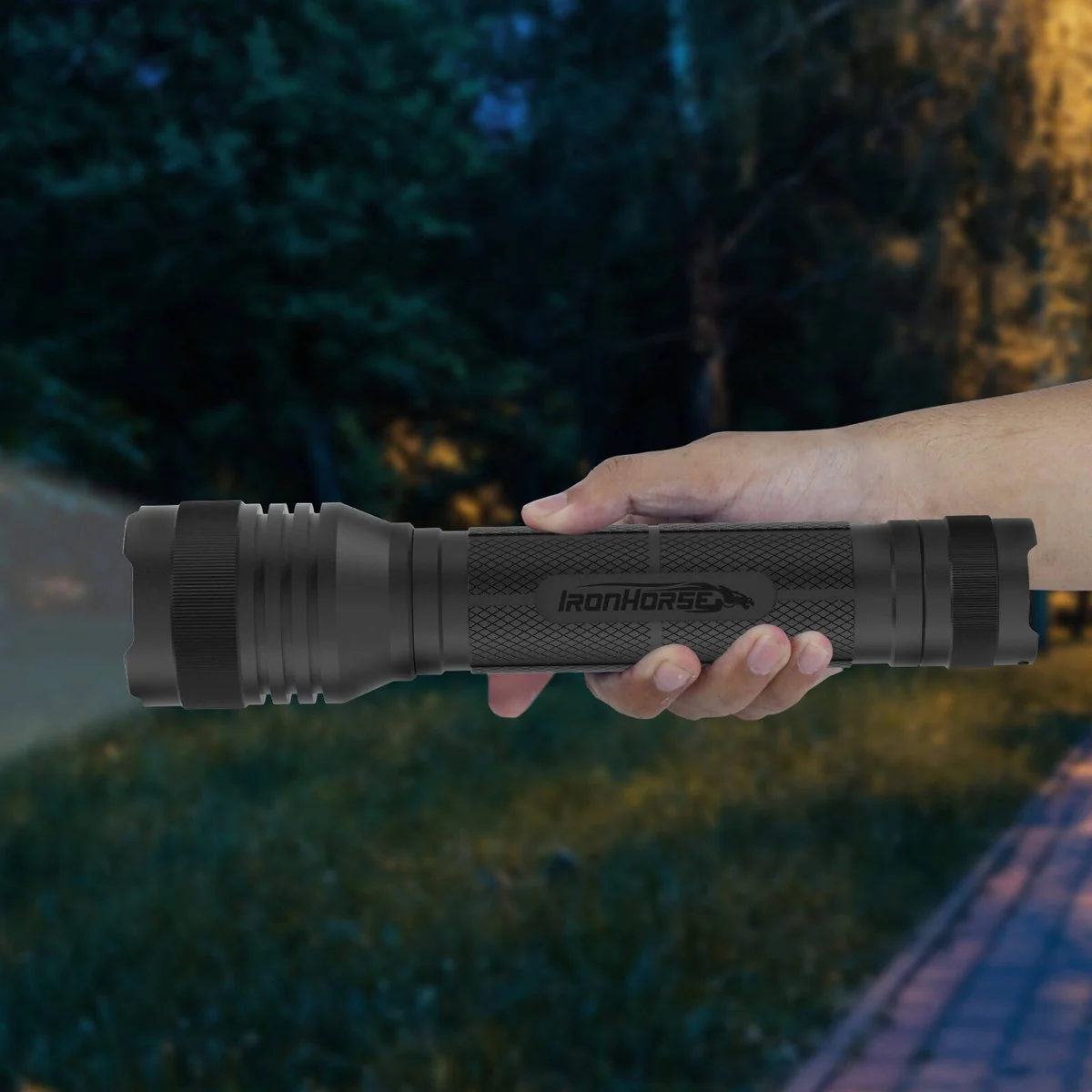 Ironhorse 1400lm Premium Torch Flashlight - Adjustable Focus - Black - 6 AA Batteries - Image 5