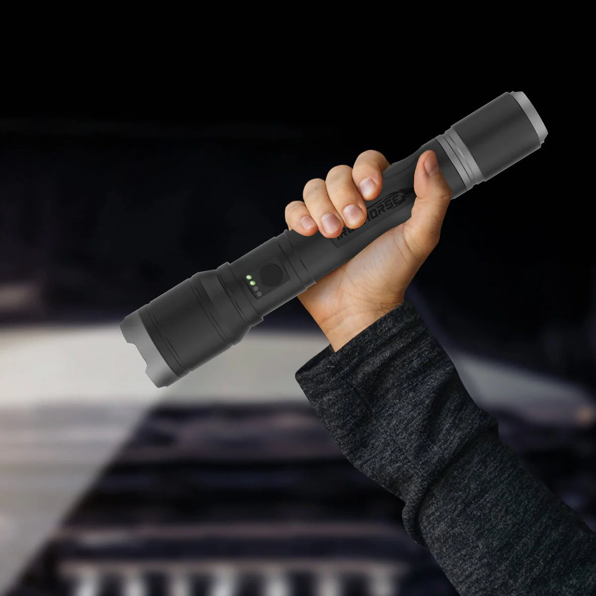Ironhorse 2200lm Premium Hybrid Dual Power Torch Flashlight - 300mm - Black/Gun Metal - Rechargeable - Adjustable Focus - Water Resistant - Image 5
