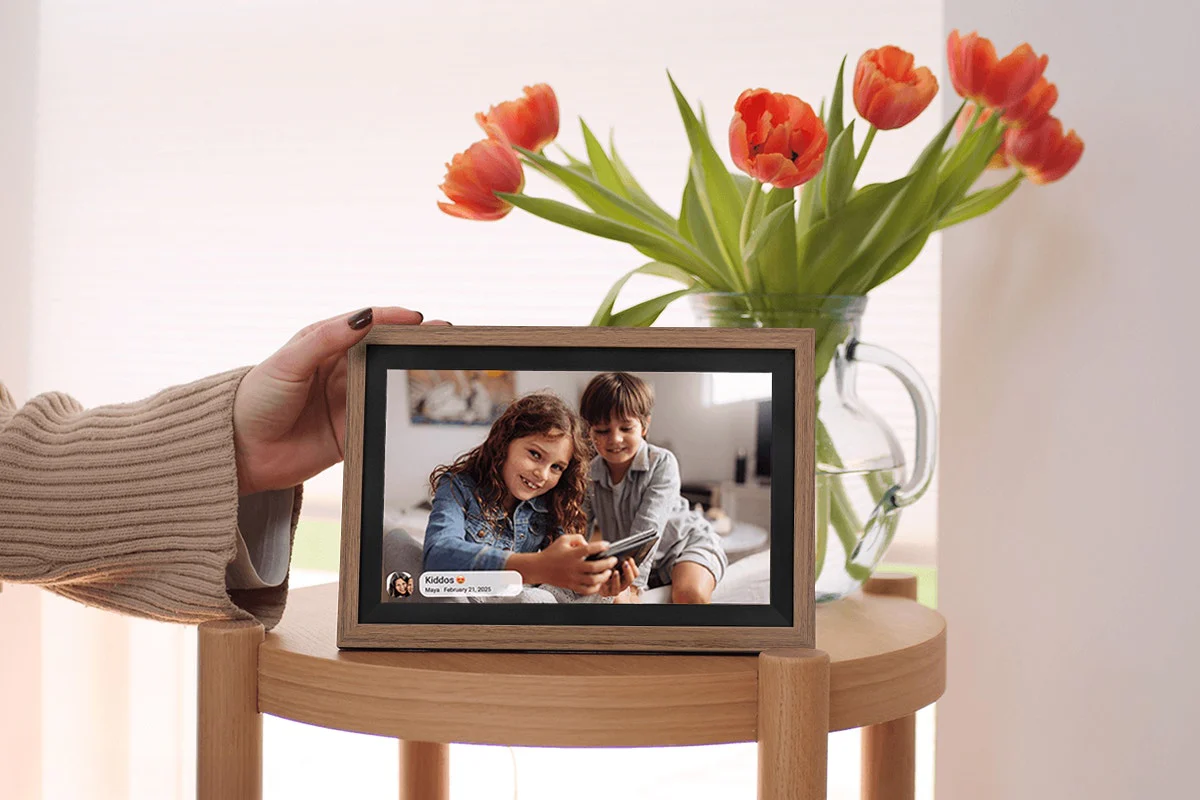 Kogan 15.6" Wi-Fi Digital Photo Frame with Touchscreen & Frameo App - Image 3