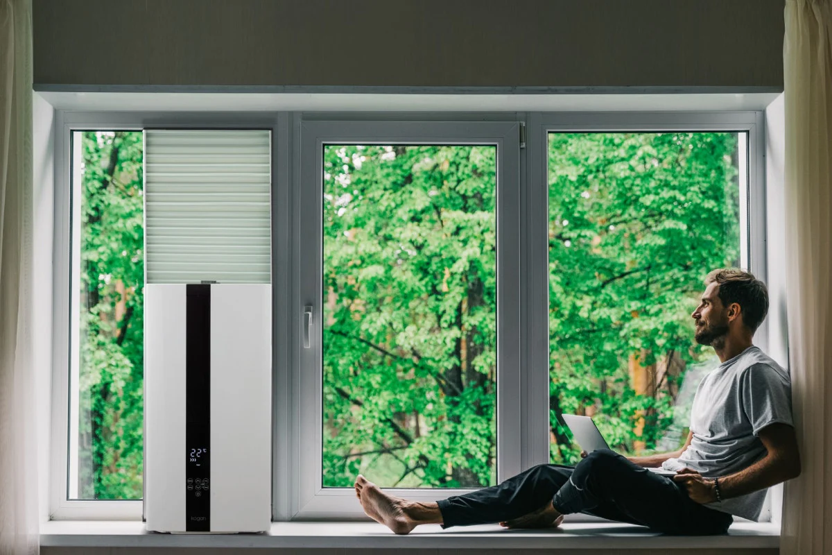 Kogan SmarterHome 3.5kW Inverter Vertical Window Air Conditioner - Image 3
