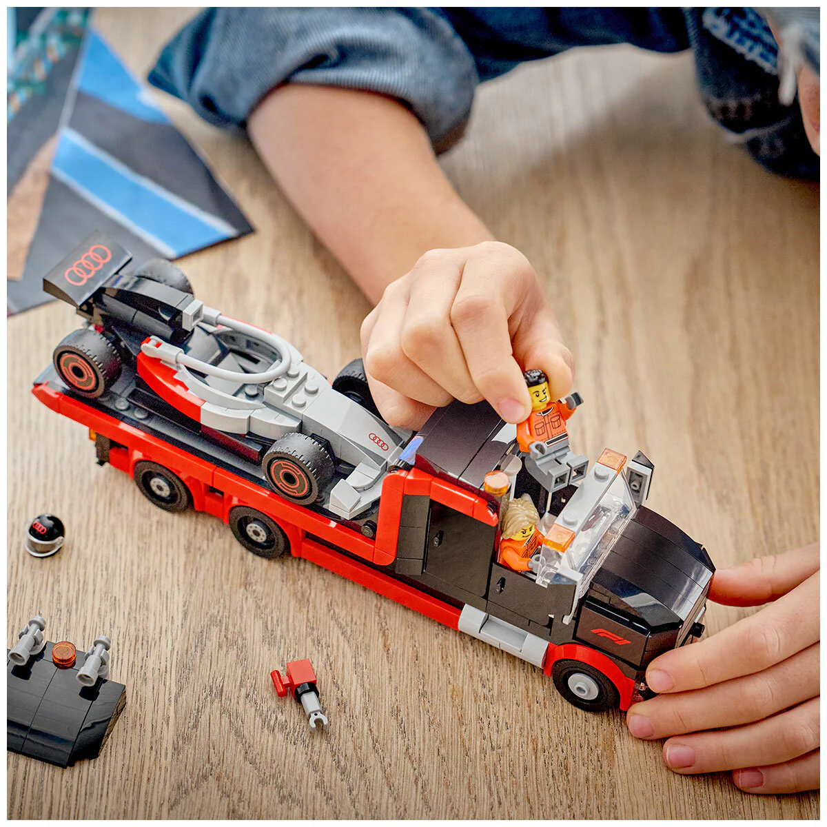 LEGO City F1 Display Truck with Audi F1 Race Car 60493 7+ (508 pcs) - Image 3